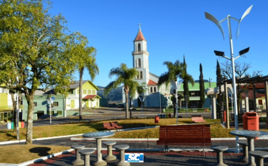 ANUNCIE OU CONSTRUA OUTDOOR EM ÁGUA DOCE