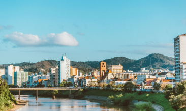 Ponto nº APROVEITE A TEMPORADA DO FINAL DO ANO PARA ANUNCIAR PAINEL RODOVIÁRIO EM BLUMENAU